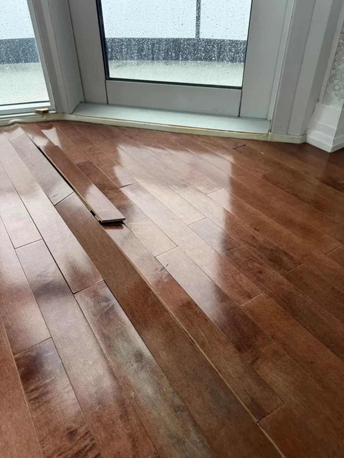 Fixing a Damaged Laminate Floor Plank

Description of Issue