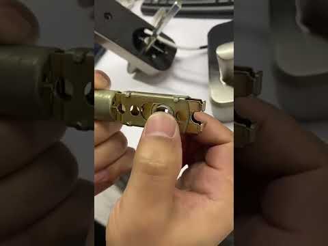 【With the Handle Lock】How to adjust the latch